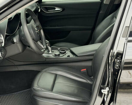 Чорний Альфа Ромео Джулія, об'ємом двигуна 2 л та пробігом 63 тис. км за 20900 $, фото 31 на Automoto.ua