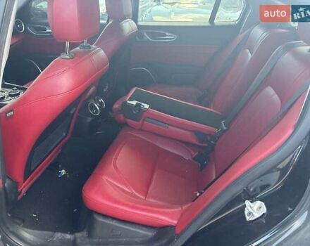 Черный Альфа Ромео Джулия, объемом двигателя 2 л и пробегом 105 тыс. км за 11500 $, фото 11 на Automoto.ua