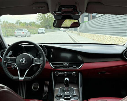 Черный Альфа Ромео Джулия, объемом двигателя 2 л и пробегом 120 тыс. км за 19900 $, фото 10 на Automoto.ua