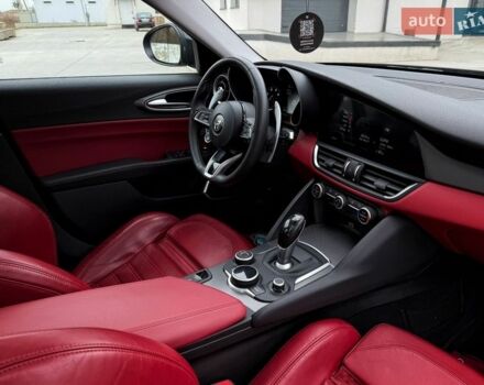 Чорний Альфа Ромео Джулія, об'ємом двигуна 2 л та пробігом 67 тис. км за 20300 $, фото 37 на Automoto.ua