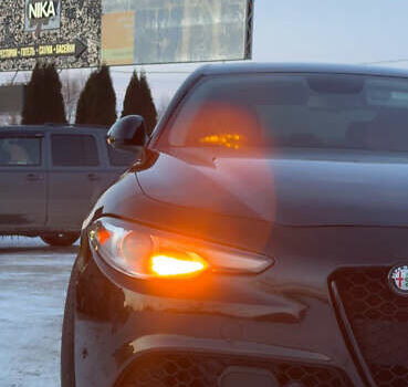 Черный Альфа Ромео Джулия, объемом двигателя 2 л и пробегом 114 тыс. км за 18700 $, фото 9 на Automoto.ua