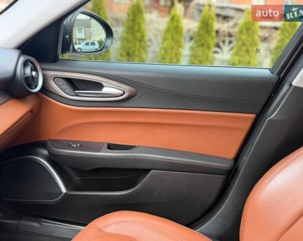 Черный Альфа Ромео Джулия, объемом двигателя 2 л и пробегом 80 тыс. км за 17000 $, фото 25 на Automoto.ua