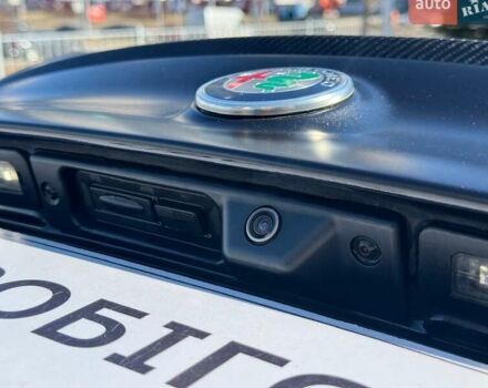 Чорний Альфа Ромео Джулія, об'ємом двигуна 2.9 л та пробігом 63 тис. км за 38500 $, фото 12 на Automoto.ua