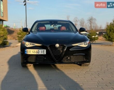Чорний Альфа Ромео Джулія, об'ємом двигуна 2 л та пробігом 58 тис. км за 18500 $, фото 4 на Automoto.ua