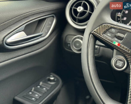 Черный Альфа Ромео Джулия, объемом двигателя 2 л и пробегом 58 тыс. км за 19999 $, фото 12 на Automoto.ua