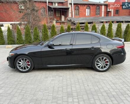 Черный Альфа Ромео Джулия, объемом двигателя 2 л и пробегом 80 тыс. км за 17000 $, фото 4 на Automoto.ua