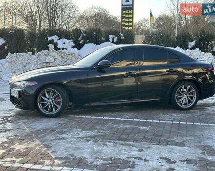 Черный Альфа Ромео Джулия, объемом двигателя 2 л и пробегом 78 тыс. км за 17500 $, фото 5 на Automoto.ua