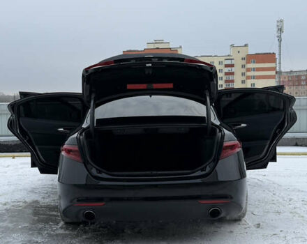 Чорний Альфа Ромео Джулія, об'ємом двигуна 2 л та пробігом 63 тис. км за 20900 $, фото 14 на Automoto.ua