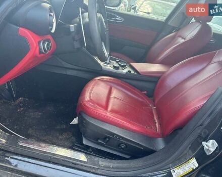 Черный Альфа Ромео Джулия, объемом двигателя 2 л и пробегом 105 тыс. км за 11500 $, фото 10 на Automoto.ua