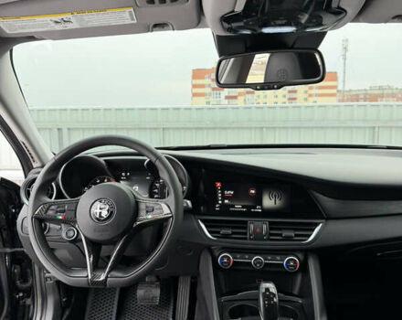 Чорний Альфа Ромео Джулія, об'ємом двигуна 2 л та пробігом 63 тис. км за 20900 $, фото 23 на Automoto.ua