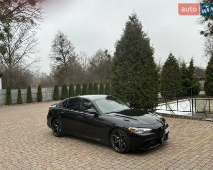 Чорний Альфа Ромео Джулія, об'ємом двигуна 2 л та пробігом 112 тис. км за 18800 $, фото 8 на Automoto.ua