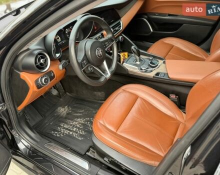 Черный Альфа Ромео Джулия, объемом двигателя 2 л и пробегом 80 тыс. км за 17000 $, фото 18 на Automoto.ua