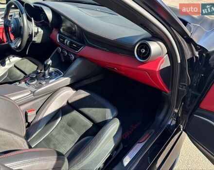 Чорний Альфа Ромео Джулія, об'ємом двигуна 2.9 л та пробігом 63 тис. км за 38500 $, фото 63 на Automoto.ua