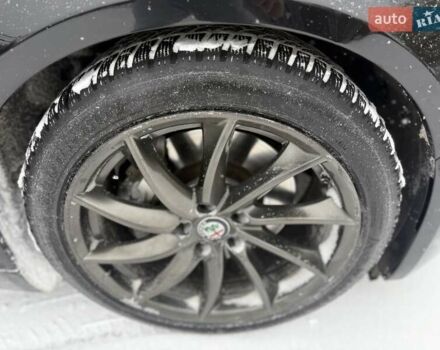 Чорний Альфа Ромео Джулія, об'ємом двигуна 2 л та пробігом 62 тис. км за 20500 $, фото 17 на Automoto.ua