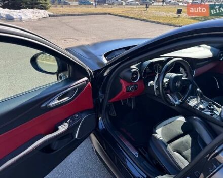 Чорний Альфа Ромео Джулія, об'ємом двигуна 2.9 л та пробігом 63 тис. км за 38500 $, фото 18 на Automoto.ua