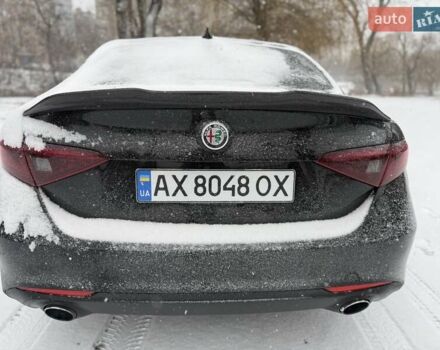 Чорний Альфа Ромео Джулія, об'ємом двигуна 2 л та пробігом 62 тис. км за 20500 $, фото 20 на Automoto.ua