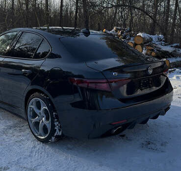 Черный Альфа Ромео Джулия, объемом двигателя 2 л и пробегом 114 тыс. км за 18700 $, фото 4 на Automoto.ua