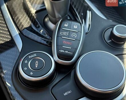 Чорний Альфа Ромео Джулія, об'ємом двигуна 2.9 л та пробігом 63 тис. км за 38500 $, фото 42 на Automoto.ua