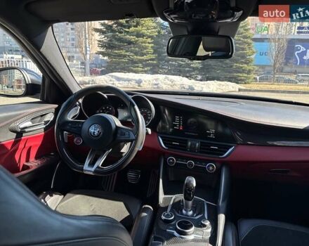 Чорний Альфа Ромео Джулія, об'ємом двигуна 2.9 л та пробігом 63 тис. км за 38500 $, фото 61 на Automoto.ua