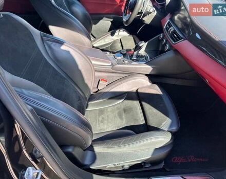 Чорний Альфа Ромео Джулія, об'ємом двигуна 2.9 л та пробігом 63 тис. км за 38500 $, фото 64 на Automoto.ua