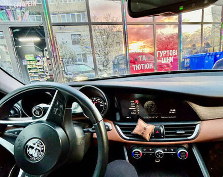 Черный Альфа Ромео Джулия, объемом двигателя 2 л и пробегом 78 тыс. км за 17800 $, фото 3 на Automoto.ua