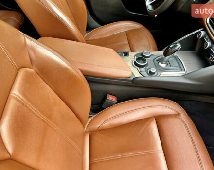 Черный Альфа Ромео Джулия, объемом двигателя 2 л и пробегом 78 тыс. км за 17800 $, фото 9 на Automoto.ua