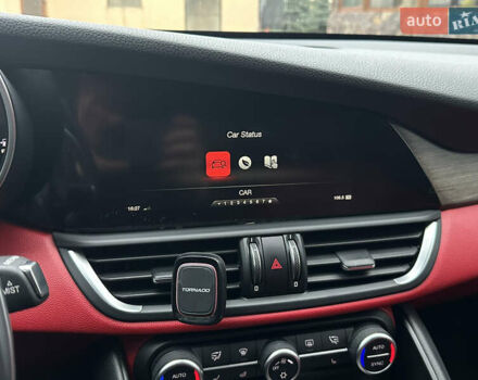 Чорний Альфа Ромео Джулія, об'ємом двигуна 2 л та пробігом 112 тис. км за 18800 $, фото 16 на Automoto.ua