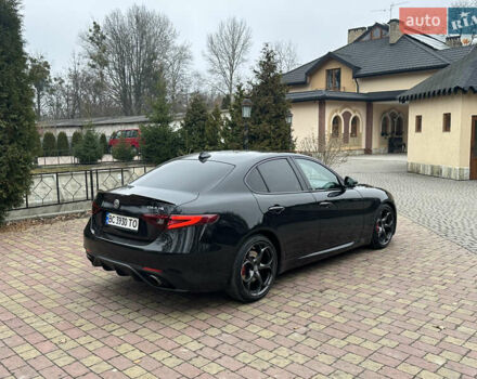 Чорний Альфа Ромео Джулія, об'ємом двигуна 2 л та пробігом 112 тис. км за 18800 $, фото 4 на Automoto.ua