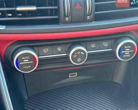 Чорний Альфа Ромео Джулія, об'ємом двигуна 2.9 л та пробігом 63 тис. км за 38500 $, фото 43 на Automoto.ua