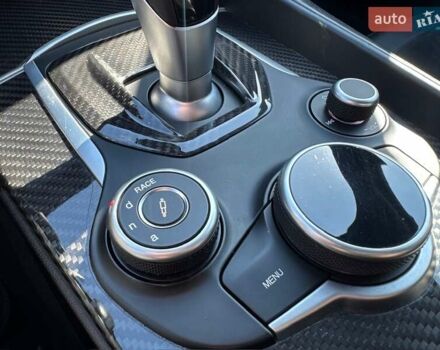 Чорний Альфа Ромео Джулія, об'ємом двигуна 2.9 л та пробігом 63 тис. км за 38500 $, фото 41 на Automoto.ua