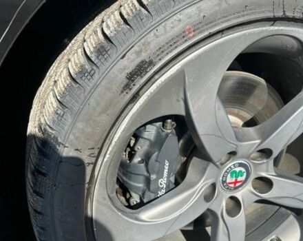 Чорний Альфа Ромео Джулія, об'ємом двигуна 2 л та пробігом 157 тис. км за 19500 $, фото 6 на Automoto.ua