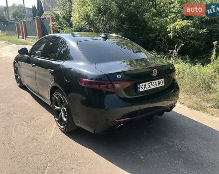 Чорний Альфа Ромео Джулія, об'ємом двигуна 2 л та пробігом 104 тис. км за 18400 $, фото 6 на Automoto.ua