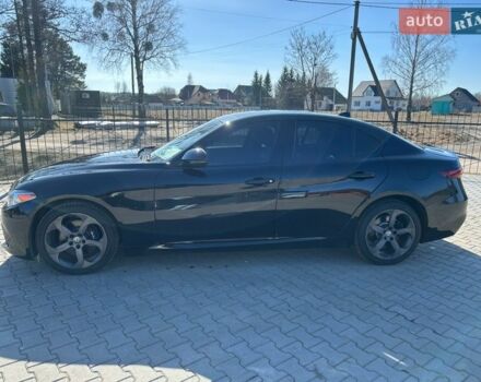 Чорний Альфа Ромео Джулія, об'ємом двигуна 2 л та пробігом 157 тис. км за 19500 $, фото 3 на Automoto.ua