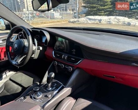 Чорний Альфа Ромео Джулія, об'ємом двигуна 2.9 л та пробігом 63 тис. км за 38500 $, фото 66 на Automoto.ua