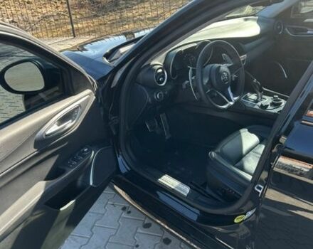 Чорний Альфа Ромео Джулія, об'ємом двигуна 2 л та пробігом 157 тис. км за 19500 $, фото 10 на Automoto.ua