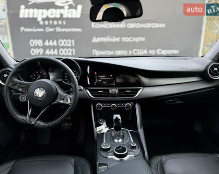 Черный Альфа Ромео Джулия, объемом двигателя 2 л и пробегом 58 тыс. км за 19999 $, фото 10 на Automoto.ua