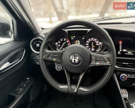 Чорний Альфа Ромео Джулія, об'ємом двигуна 2 л та пробігом 62 тис. км за 20500 $, фото 42 на Automoto.ua