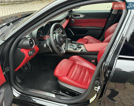 Чорний Альфа Ромео Джулія, об'ємом двигуна 2 л та пробігом 112 тис. км за 18800 $, фото 10 на Automoto.ua