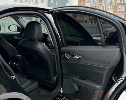 Чорний Альфа Ромео Джулія, об'ємом двигуна 2 л та пробігом 63 тис. км за 20900 $, фото 40 на Automoto.ua