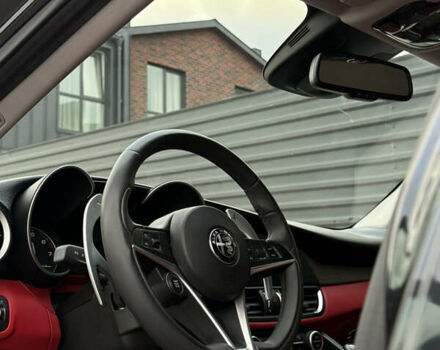 Черный Альфа Ромео Джулия, объемом двигателя 2 л и пробегом 120 тыс. км за 19900 $, фото 11 на Automoto.ua