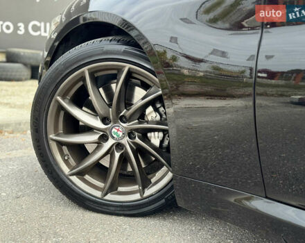 Черный Альфа Ромео Джулия, объемом двигателя 2 л и пробегом 58 тыс. км за 19999 $, фото 6 на Automoto.ua