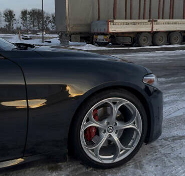 Черный Альфа Ромео Джулия, объемом двигателя 2 л и пробегом 114 тыс. км за 18700 $, фото 1 на Automoto.ua