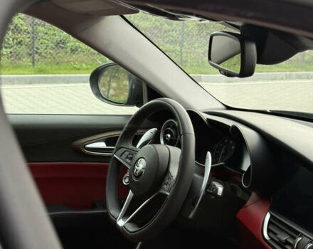 Черный Альфа Ромео Джулия, объемом двигателя 2 л и пробегом 120 тыс. км за 19900 $, фото 8 на Automoto.ua