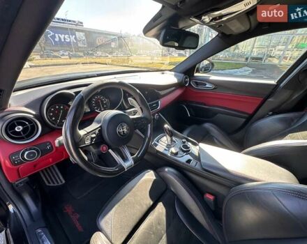 Чорний Альфа Ромео Джулія, об'ємом двигуна 2.9 л та пробігом 63 тис. км за 38500 $, фото 30 на Automoto.ua