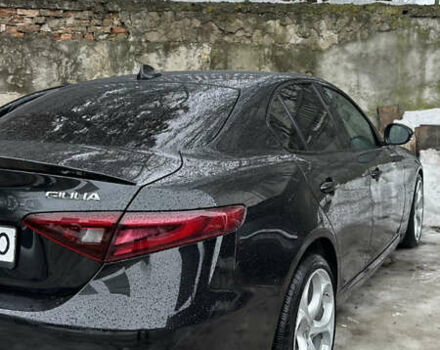 Черный Альфа Ромео Джулия, объемом двигателя 2 л и пробегом 114 тыс. км за 18700 $, фото 10 на Automoto.ua