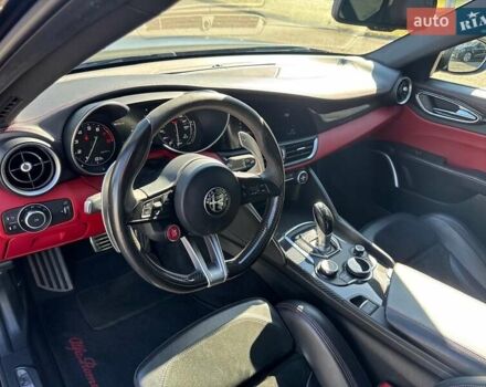 Чорний Альфа Ромео Джулія, об'ємом двигуна 2.9 л та пробігом 63 тис. км за 38500 $, фото 31 на Automoto.ua