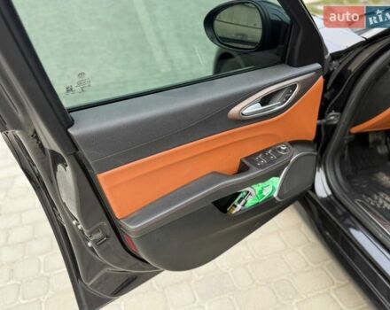 Черный Альфа Ромео Джулия, объемом двигателя 2 л и пробегом 80 тыс. км за 17000 $, фото 19 на Automoto.ua