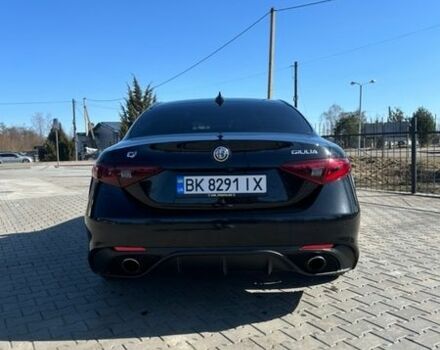 Чорний Альфа Ромео Джулія, об'ємом двигуна 2 л та пробігом 157 тис. км за 19500 $, фото 4 на Automoto.ua