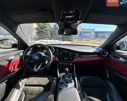 Чорний Альфа Ромео Джулія, об'ємом двигуна 2.9 л та пробігом 63 тис. км за 38500 $, фото 68 на Automoto.ua