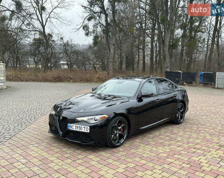 Чорний Альфа Ромео Джулія, об'ємом двигуна 2 л та пробігом 112 тис. км за 18800 $, фото 7 на Automoto.ua